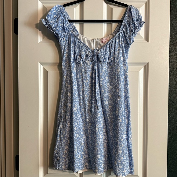 Pink Lily Roadside Daisies Light Blue Floral Dress - Picture 2 of 5